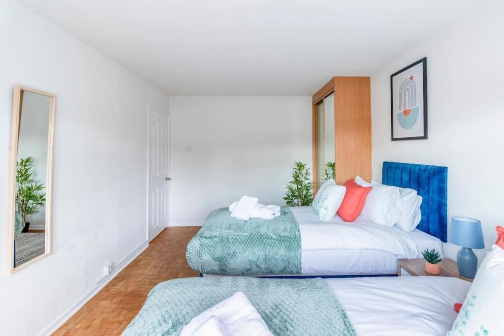 Beautiful Sea View 2 Bedroom Sleeps 6-Free Parking บอร์นมัธ ภายนอก รูปภาพ